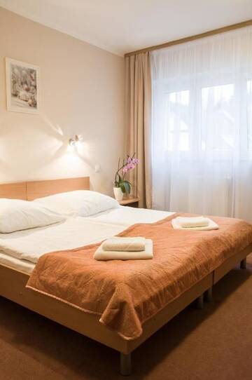 Фото номера Двухместный номер с 2 отдельными кроватями Отель Hotel *** NAT Wisła г. Висла 11