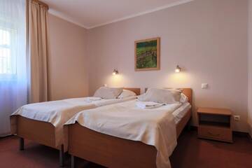Фото номера Двухместный номер с 2 отдельными кроватями Отель Hotel *** NAT Wisła г. Висла 6