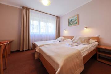 Фото номера Двухместный номер с 2 отдельными кроватями Отель Hotel *** NAT Wisła г. Висла 3